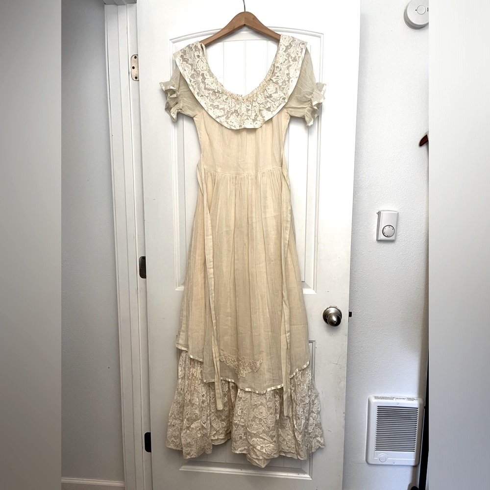 Elegant vintage Lace Dress - Soufflé
